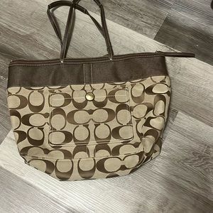 Coach Shoulder Bag Women's Signature Leather Brown so pretty